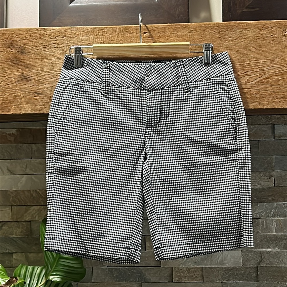 BASS Bermuda Shorts Navy and White Size 2 NWT